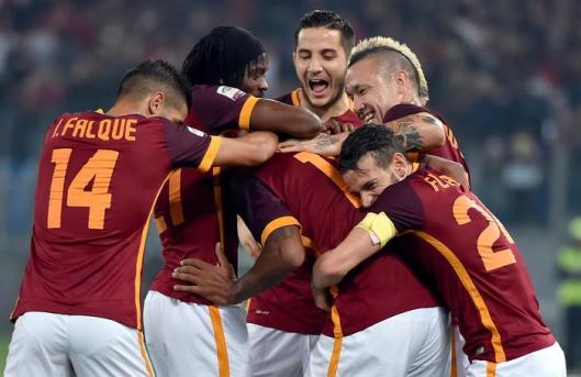 AS Roma's Maicon celebrates with his teammates after scoring the 2-0 during the Italian Serie A soccer match between AS Roma and Udinese at the Olimpico stadium in Rome, Italy, 28 October 2015. ANSA/ETTORE FERRARI © ANSA [http://goo.gl/blKczy]